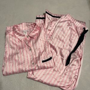 Original Victoria secret pj’s in pink! Never worn and tags are off, size M.